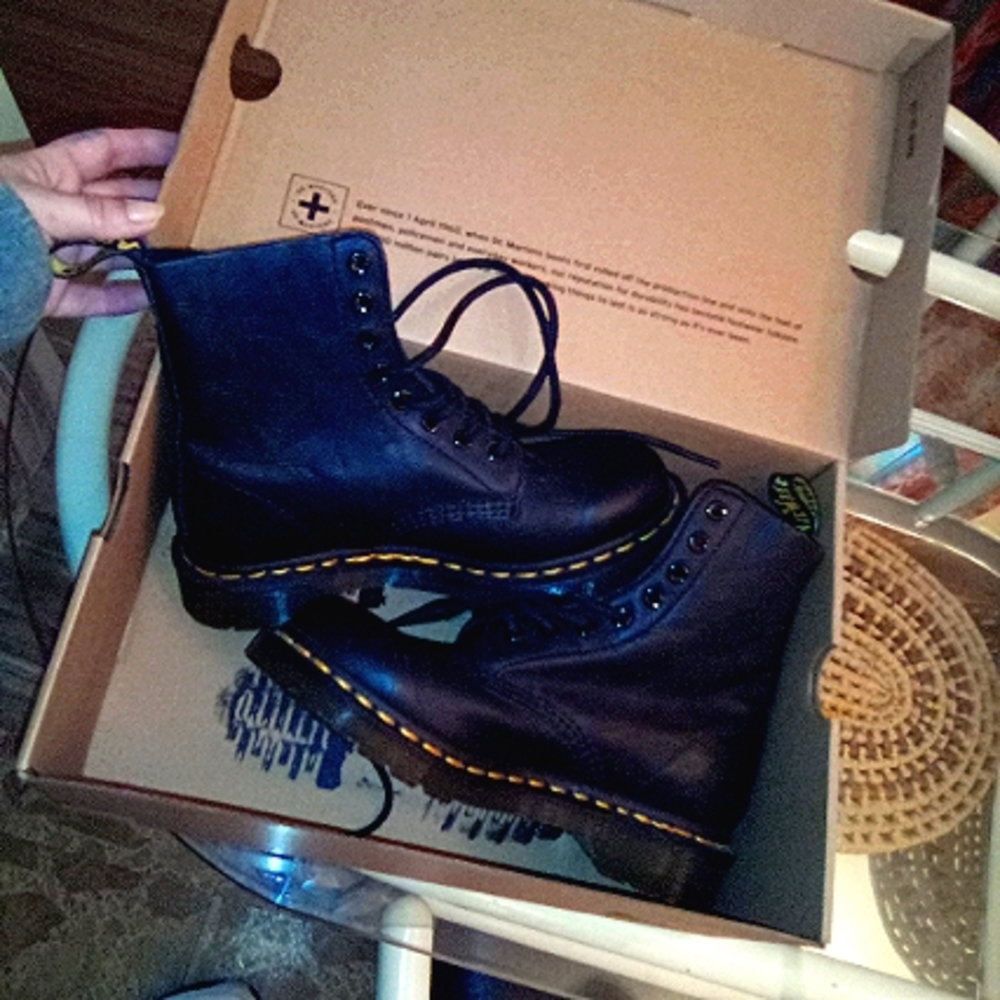 DR. MARTENS 1460 VIRGINIA PASCAL SIZE 6 BLACK COMBAT BOOTS